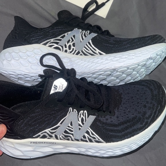 New balance shoes - Picture 2 of 3